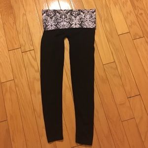 NWOT Damask yoga pants