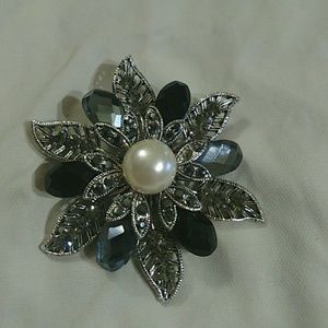 Beautiful bling scarf bin/brooch SHINY!! SPARKLES!