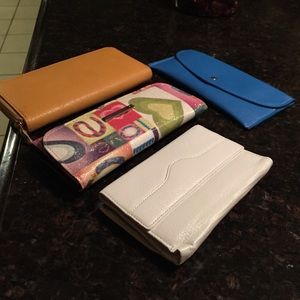 clutch purse, brand new four items for ten dls