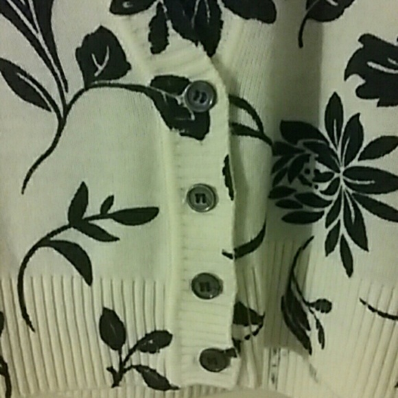 ❌❌SOLD❌❌Carigan - Picture 2 of 4