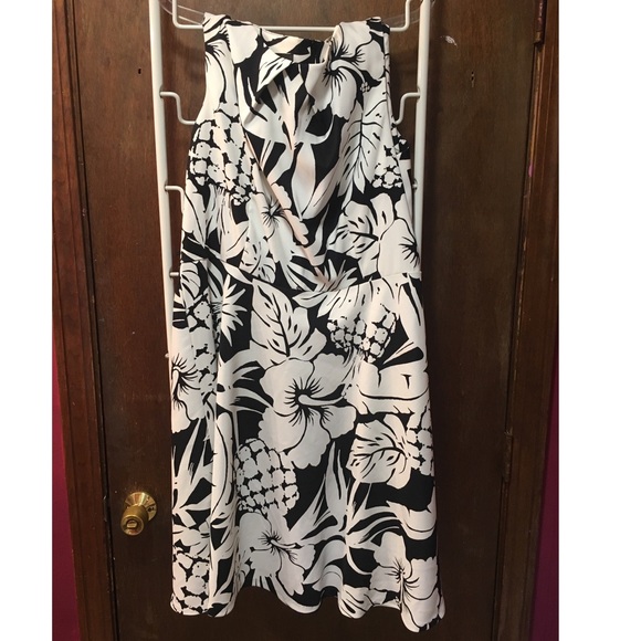 Cute pineapple printed dress!