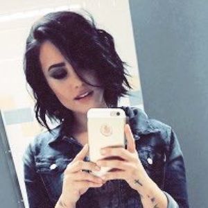Meet your Posher, Demi