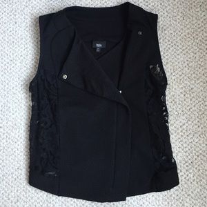 ✨HP 11-23 ✨MOSSIMO Black Lace Panel Vest XS
