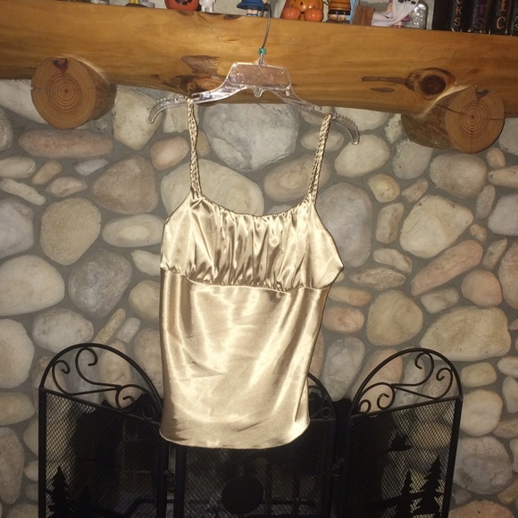 IZ Tops - 🍾🌸GORGEOUS CHAMPAGNE SILKY CAMISOLE