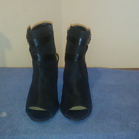 Heels - Picture 2 of 4