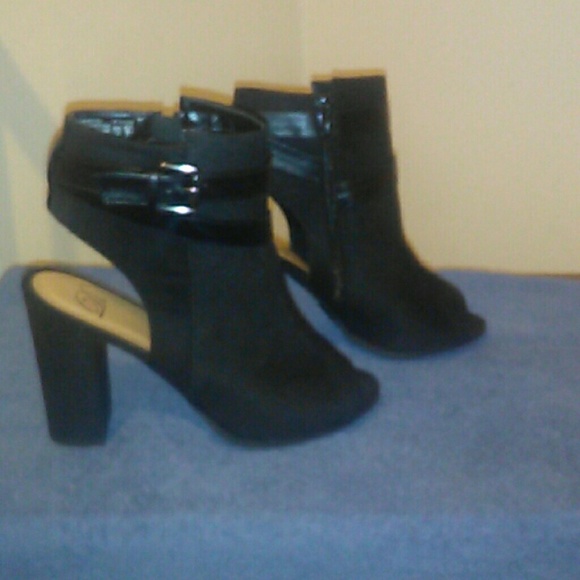 Heels - Picture 3 of 4