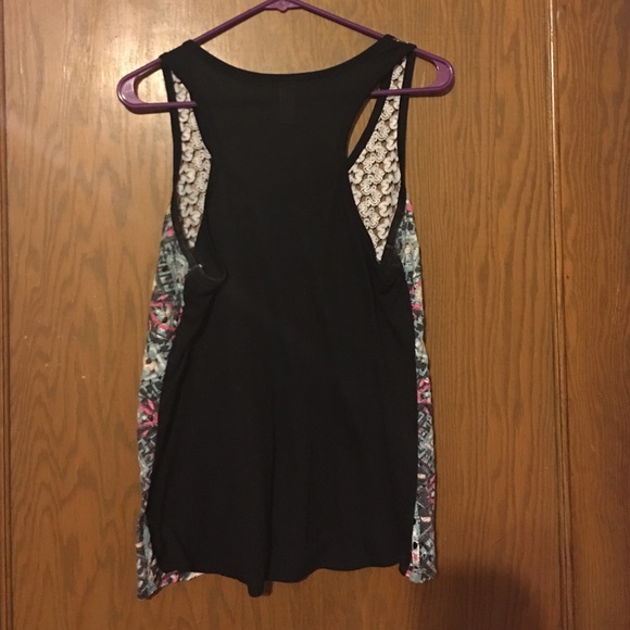 Cute Top! - Picture 2 of 2