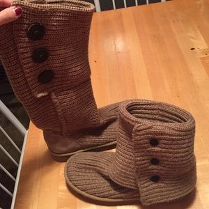 UGG Australia classic Cardi Size 9