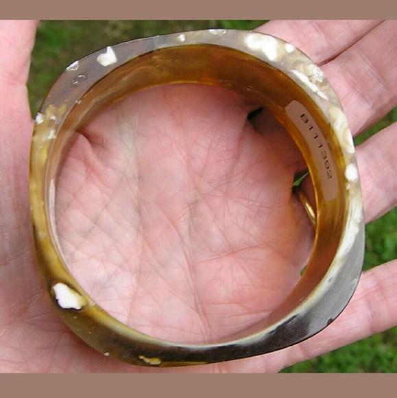 😳Root Beer 😳Lucite Bracelet - Picture 3 of 3