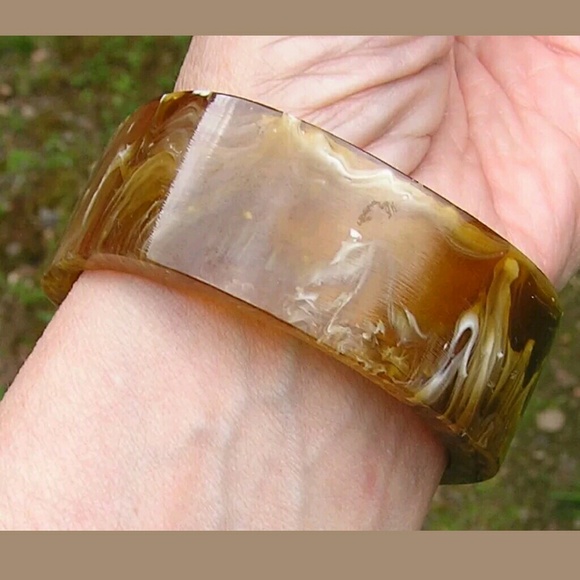 😳Root Beer 😳Lucite Bracelet - Picture 2 of 3
