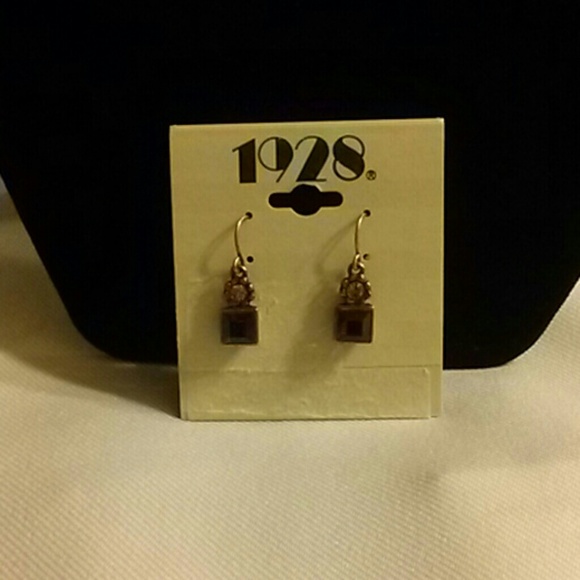 Women's earrings