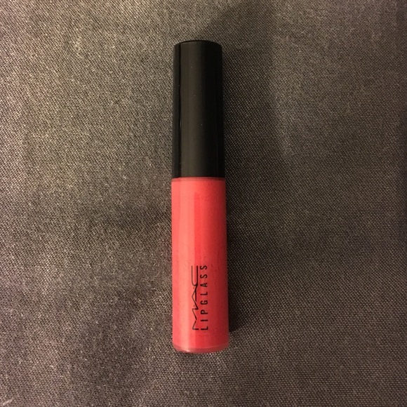 Mac Drawn to Chic Lipglass
