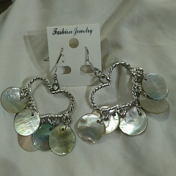 Dangling heart earrings NEW never wore!!