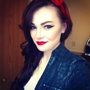 Meet your Posher, Nikki