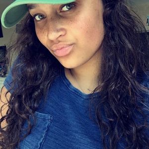 Meet your Posher, Maya