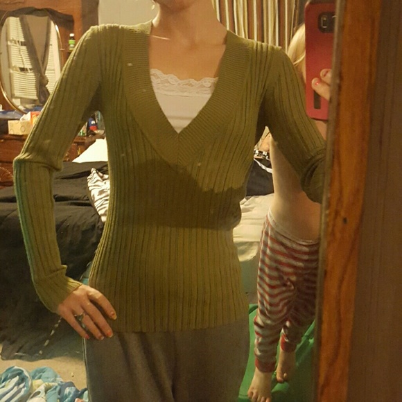 Maurices Womens V- neck long sleeve shirt!!