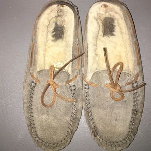 UGG grey fur slipper. Size 8