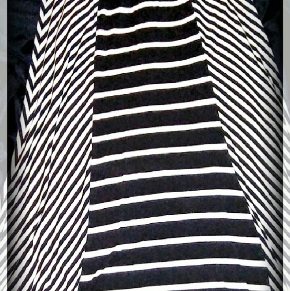 Black top with blk n white hi low striped skirt - Picture 2 of 4