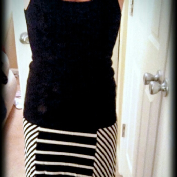Black top with blk n white hi low striped skirt - Picture 3 of 4