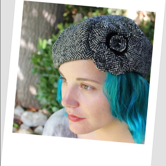 Beret flower vintage wool