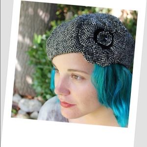 Beret flower vintage wool