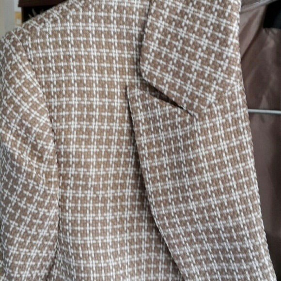 GORGEOUS PANT SUIT! - Picture 2 of 3