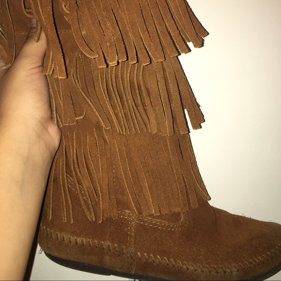 Size 5 Minnetonka 3 Layer Fringe Boot