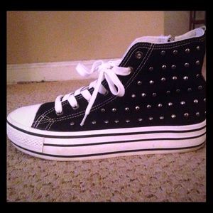 Bucco Breeze High Top Sneaker Black Size 9 w Studs