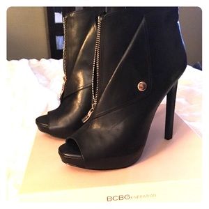 BCBGeneration "LANTERN" bootie- Black