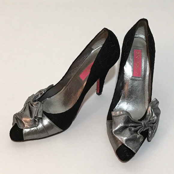 Betsey Johnson black lace pumps