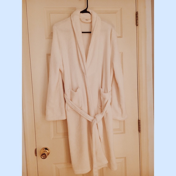 Cream bathrobe