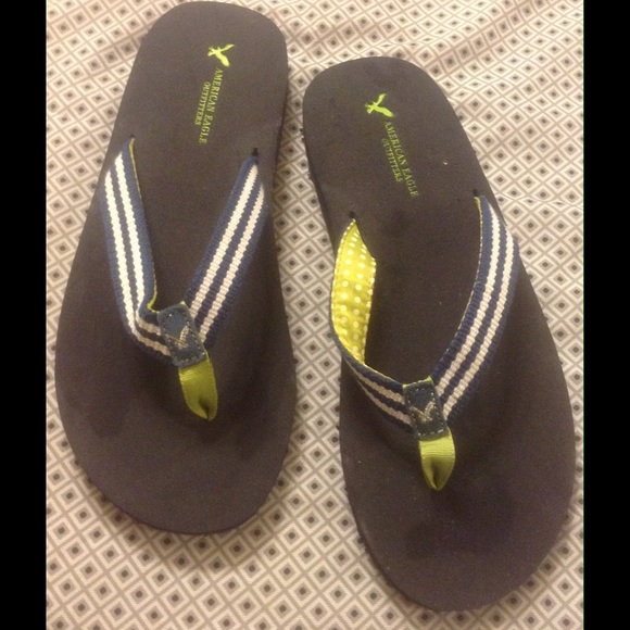 American Eagle flip flops