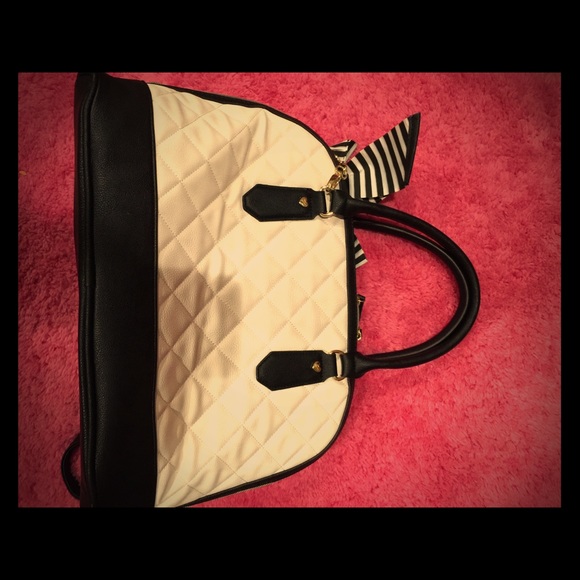 Betsey Johnson Large white and black bag - Picture 1 of 4