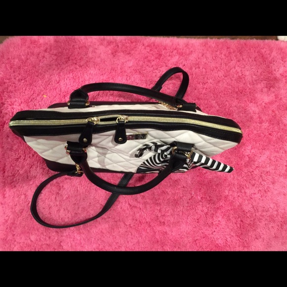 Betsey Johnson Large white and black bag - Picture 4 of 4