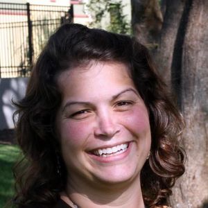 Meet your Posher, Larissa