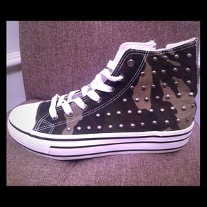 Bucco Breeze High Top Sneakers Camo Size 9 w Studs
