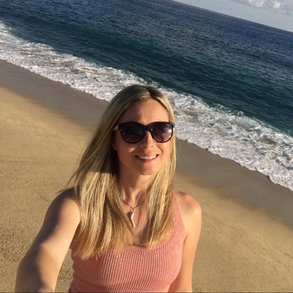 Meet your Posher, Amanda - Picture 2 of 2