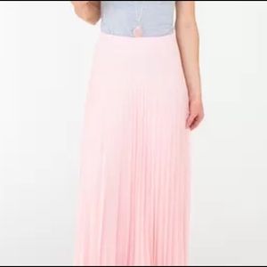 Stunning Pale Pink Pleated Maxi Skirt
