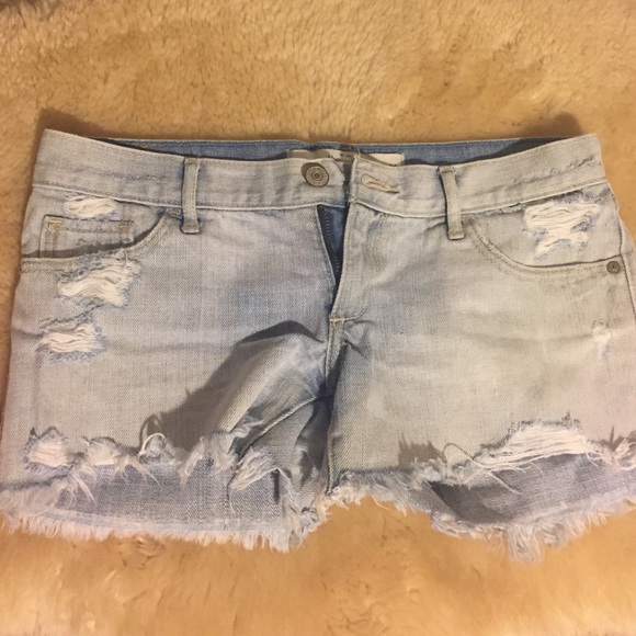 ABERCROMBIE & FITCH LOW RISE LIGHT WASHED SHORTS