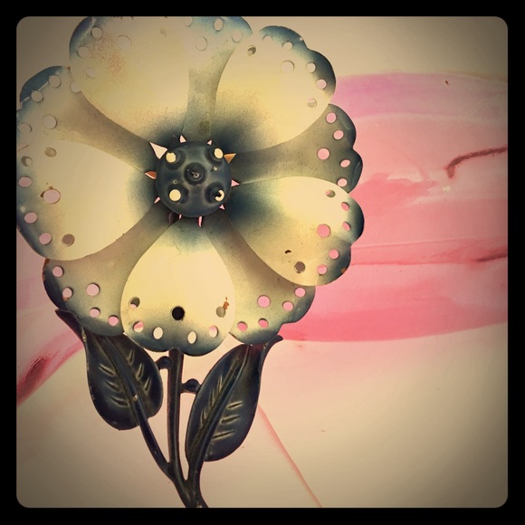 Vintage flower enamel brooch - Picture 1 of 3