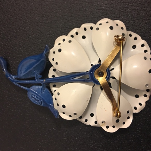 Vintage flower enamel brooch - Picture 2 of 3