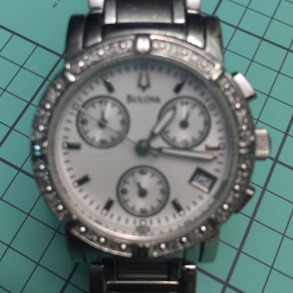 Bulova watch - Picture 3 of 3