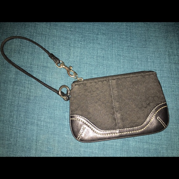 Like new Black signature COACH wristlet