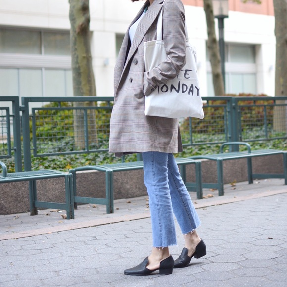 MOVING SALE (to 2/5) I hate Monday tote canvas bag - Picture 2 of 8