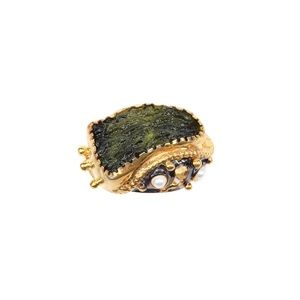 Amethyst with two Pearls Eye Ring