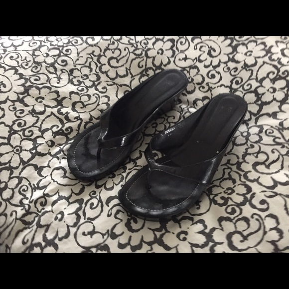 Black Small wedge patent leather sandals