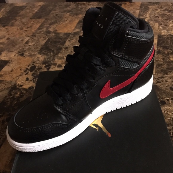Jordan retro 1s (rare air)