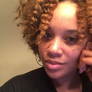 Meet your Posher, Chloe