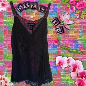 🏷PRICE DROP🏷Sleeveless lace top with satin belt