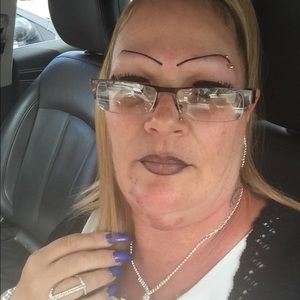 Meet your Posher, Mia